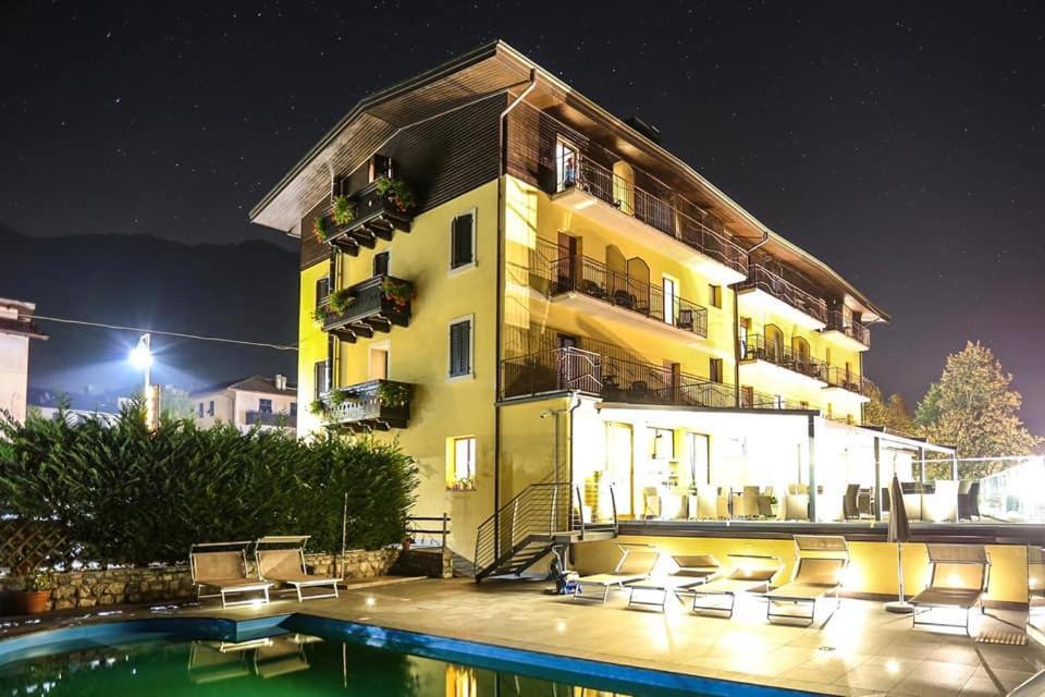 Albergo Mezzolago Exterior foto