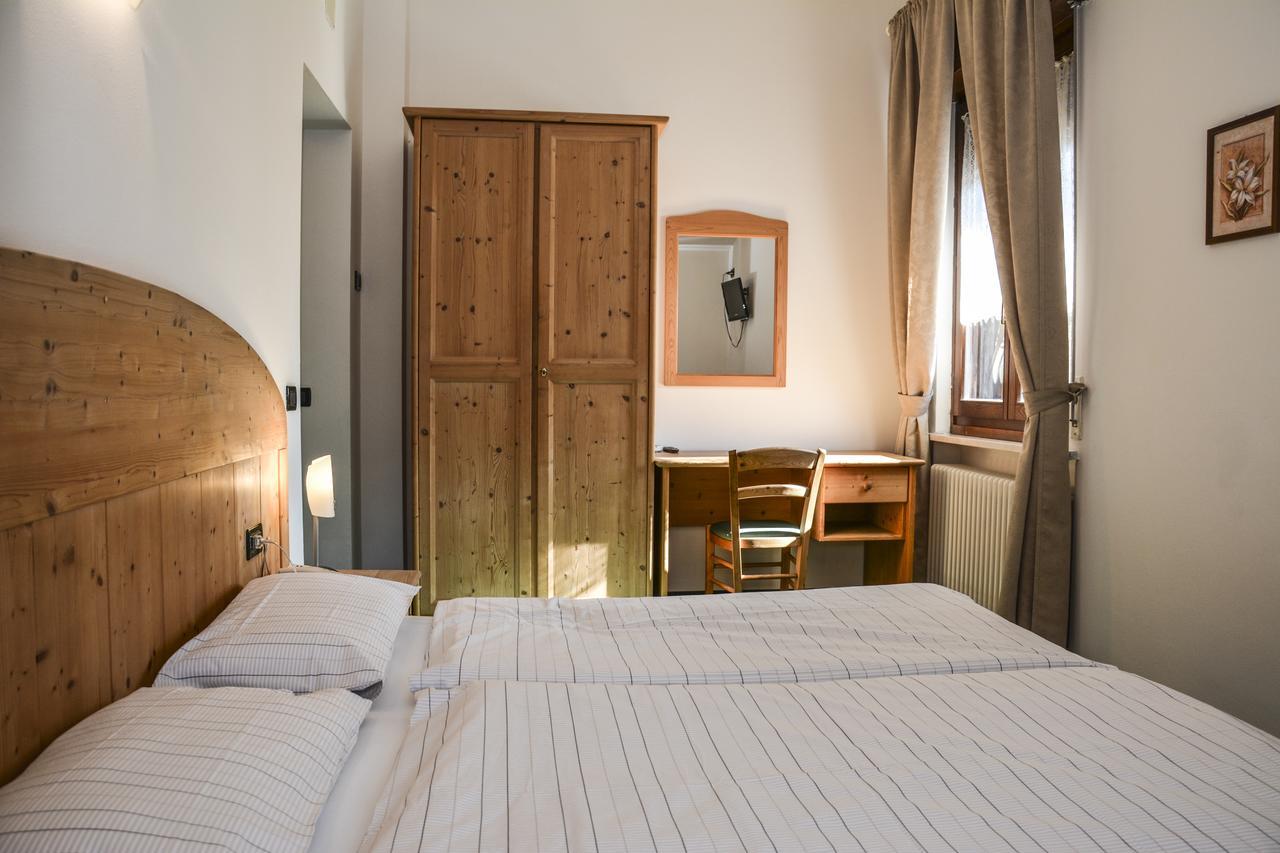 Albergo Mezzolago Exterior foto