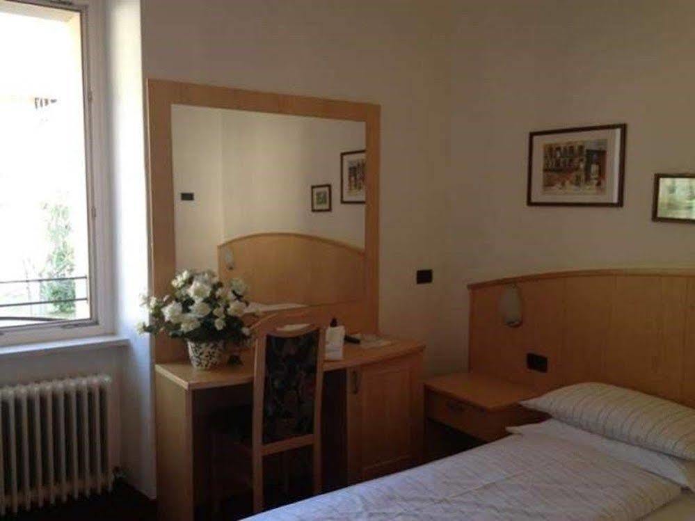 Albergo Mezzolago Exterior foto